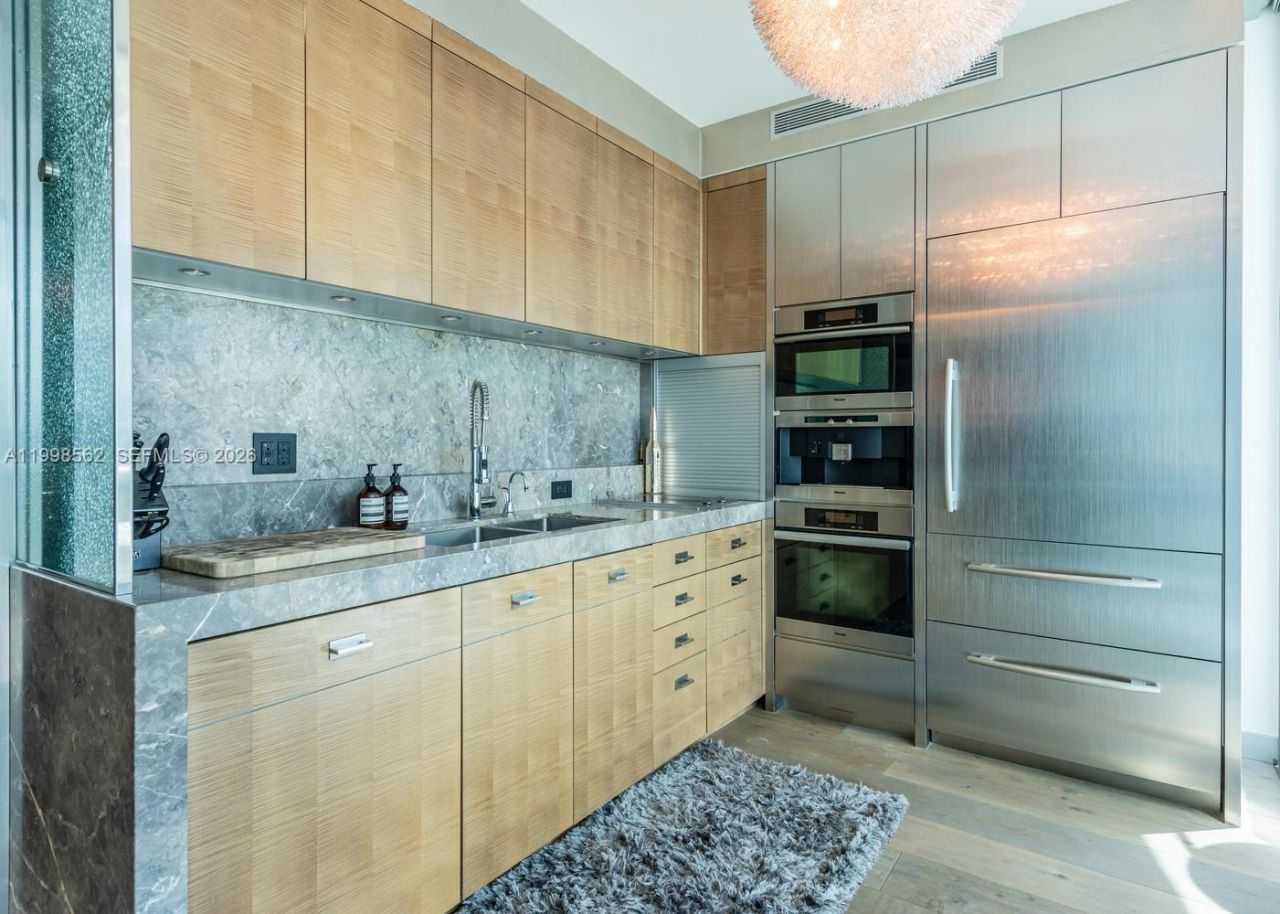 50 S Pointe Dr, Unit 905, Miami Beach, FL 33139 Photo