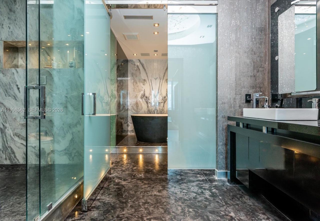 50 S Pointe Dr , Unit 905, Miami Beach, FL 33139 Photo