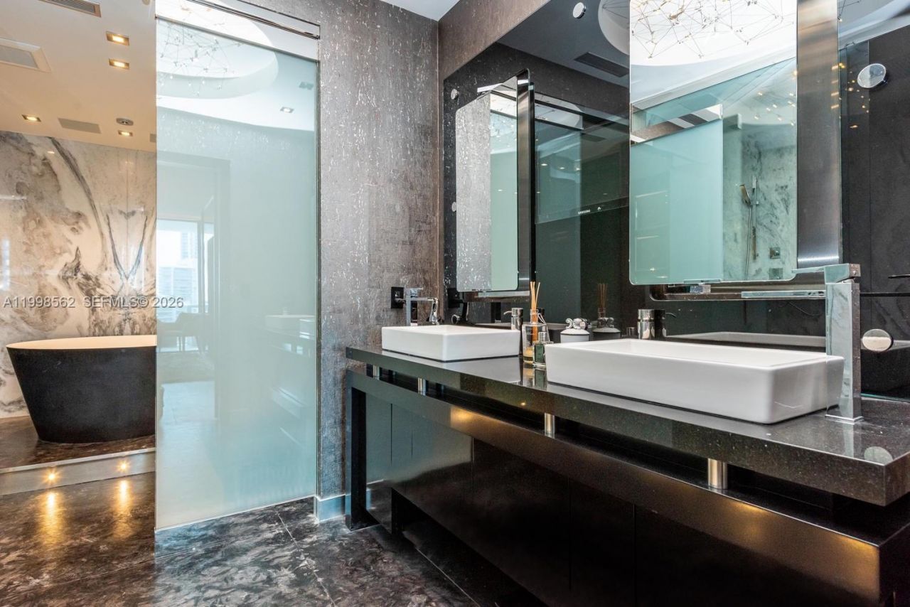 50 S Pointe Dr , Unit 905, Miami Beach, FL 33139 Photo