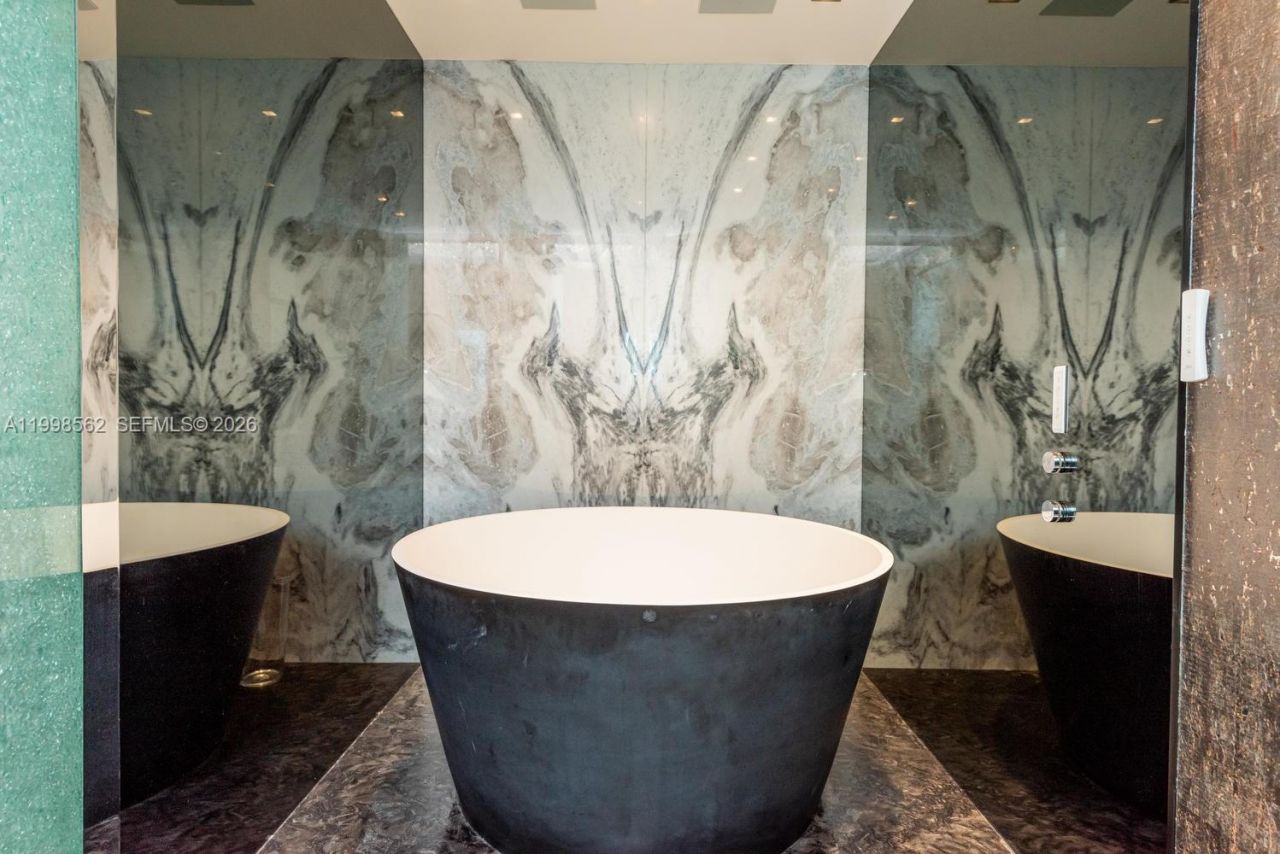 50 S Pointe Dr , Unit 905, Miami Beach, FL 33139 Photo