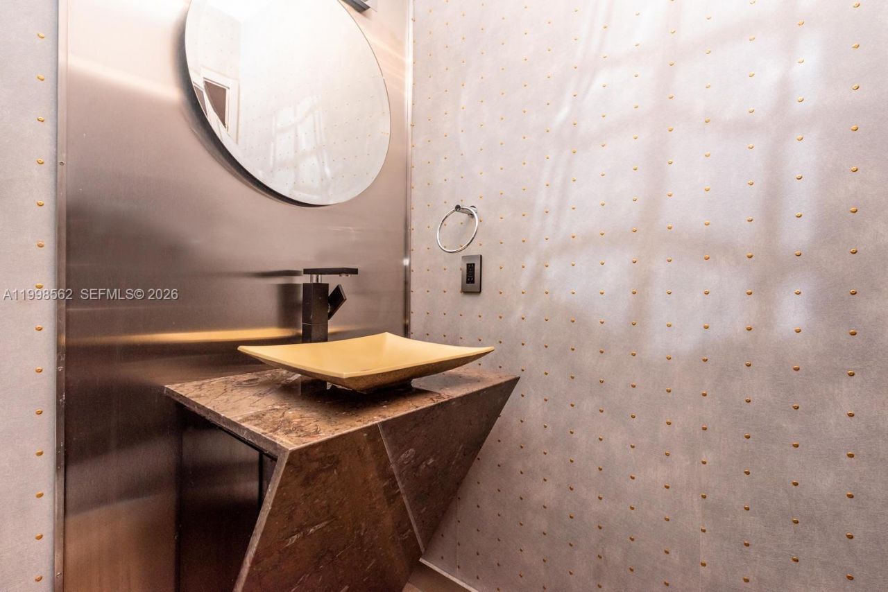 50 S Pointe Dr , Unit 905, Miami Beach, FL 33139 Photo