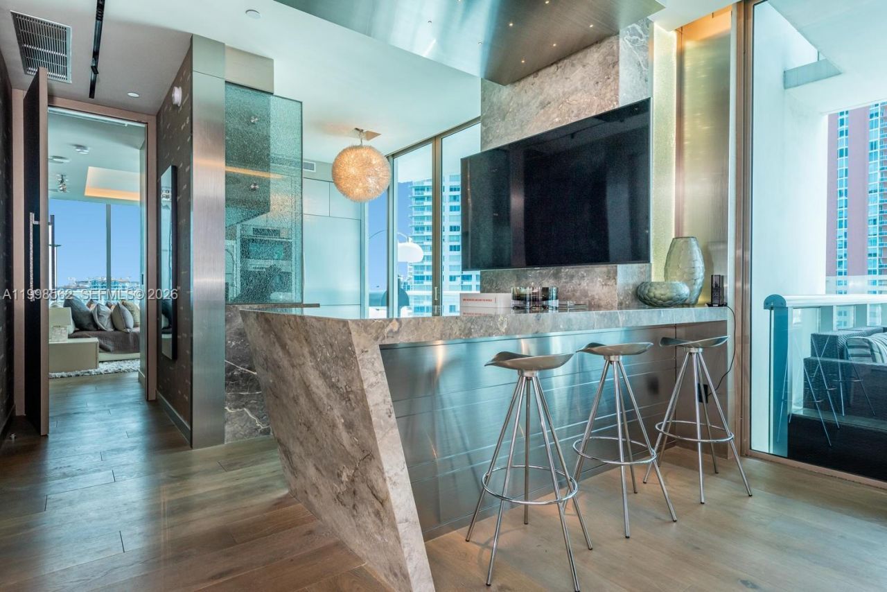 50 S Pointe Dr , Unit 905, Miami Beach, FL 33139 Photo