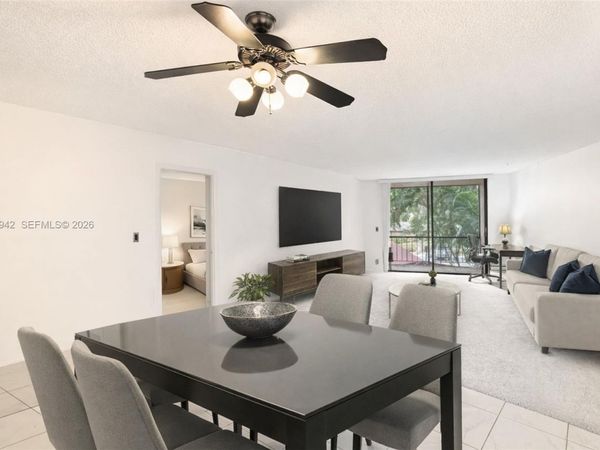 3800 N Hills Dr, Unit 206, Hollywood, FL 33021