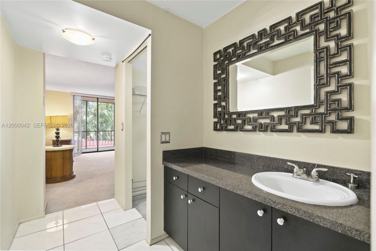 3800 N Hills Dr , Unit 206, Hollywood, FL 33021 Photo