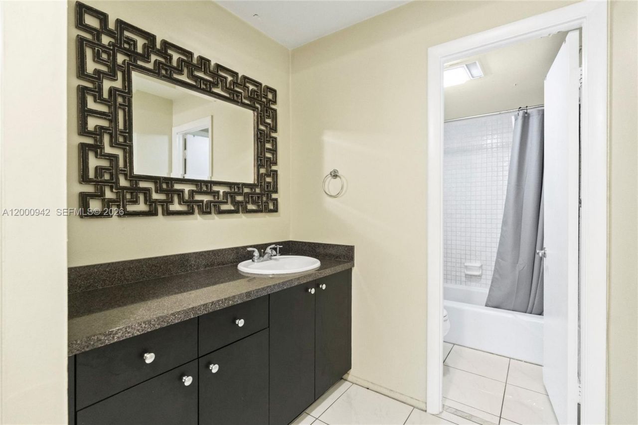 3800 N Hills Dr , Unit 206, Hollywood, FL 33021 Photo
