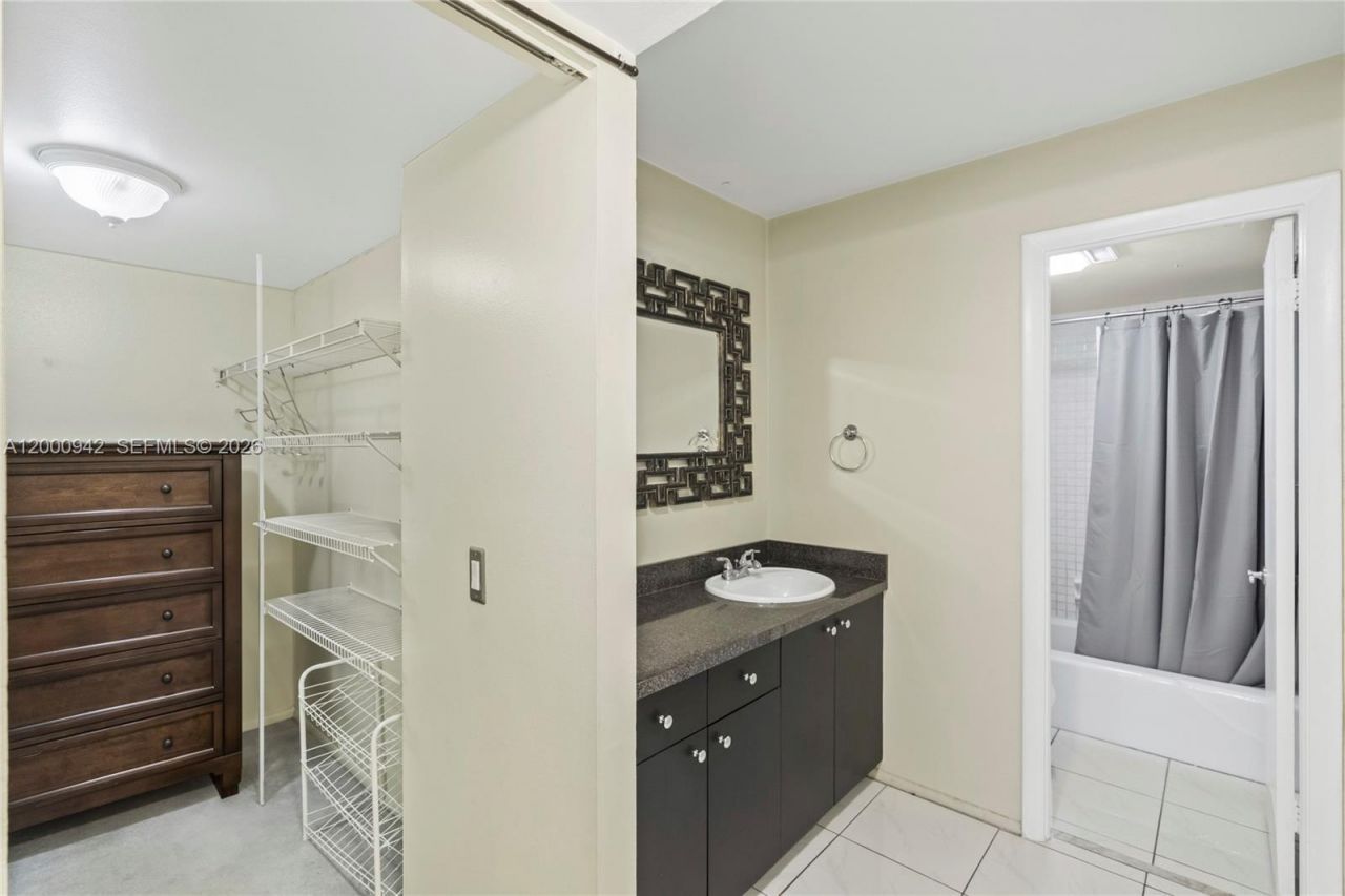 3800 N Hills Dr , Unit 206, Hollywood, FL 33021 Photo