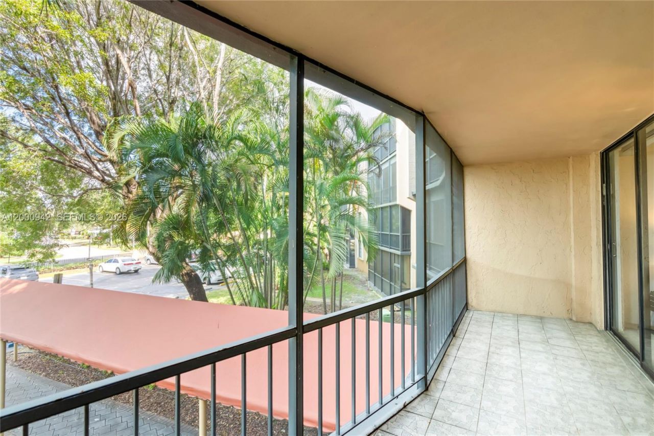 3800 N Hills Dr , Unit 206, Hollywood, FL 33021 Photo