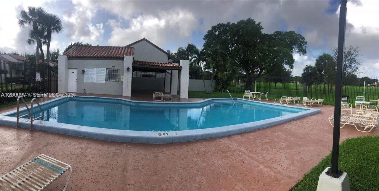 10317 NW 9th St. Cir., Unit 202, Miami, FL 33172 Photo