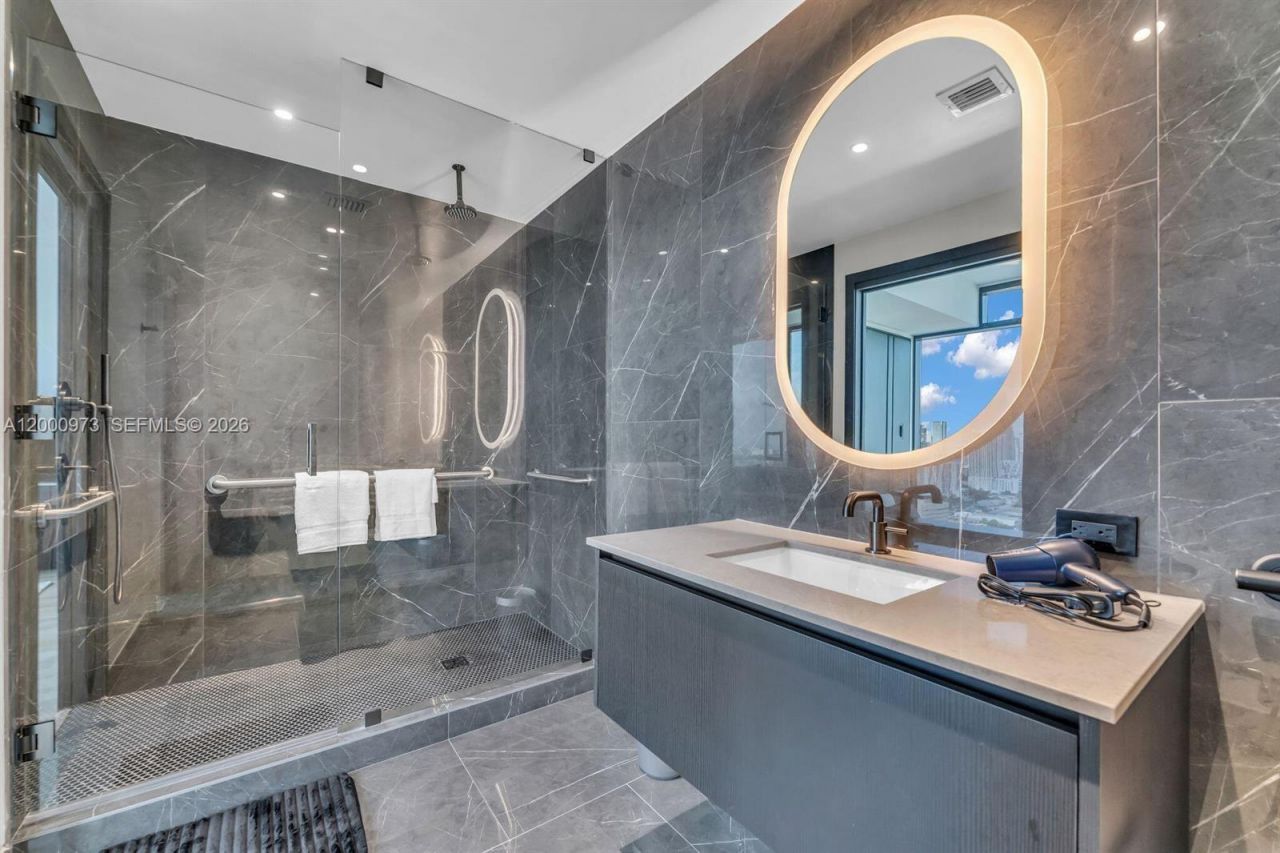 20 NE 11th , Unit 3407, Miami, FL 33132 Photo