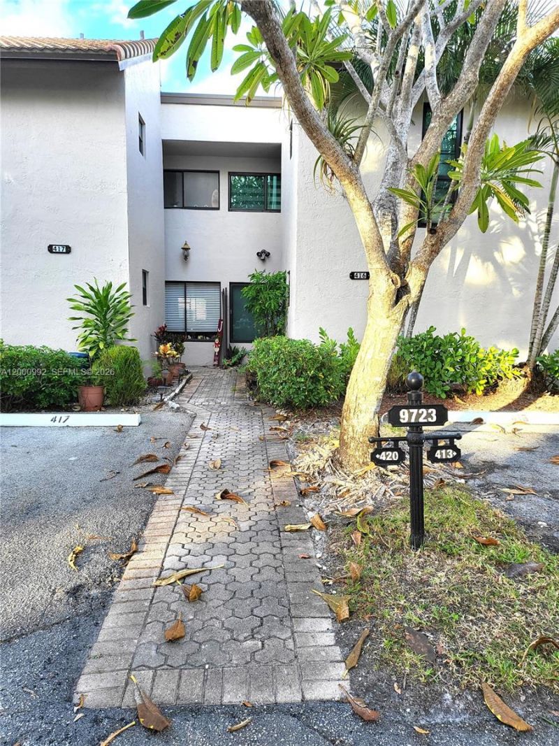 9723 N New River Canal Rd , Unit 416, Plantation, FL 33324 Photo