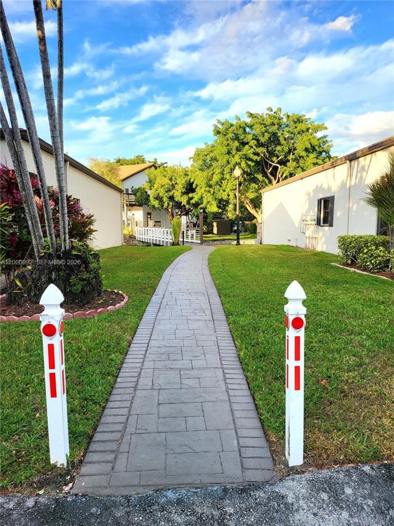 9723 N New River Canal Rd , Unit 416, Plantation, FL 33324 Photo