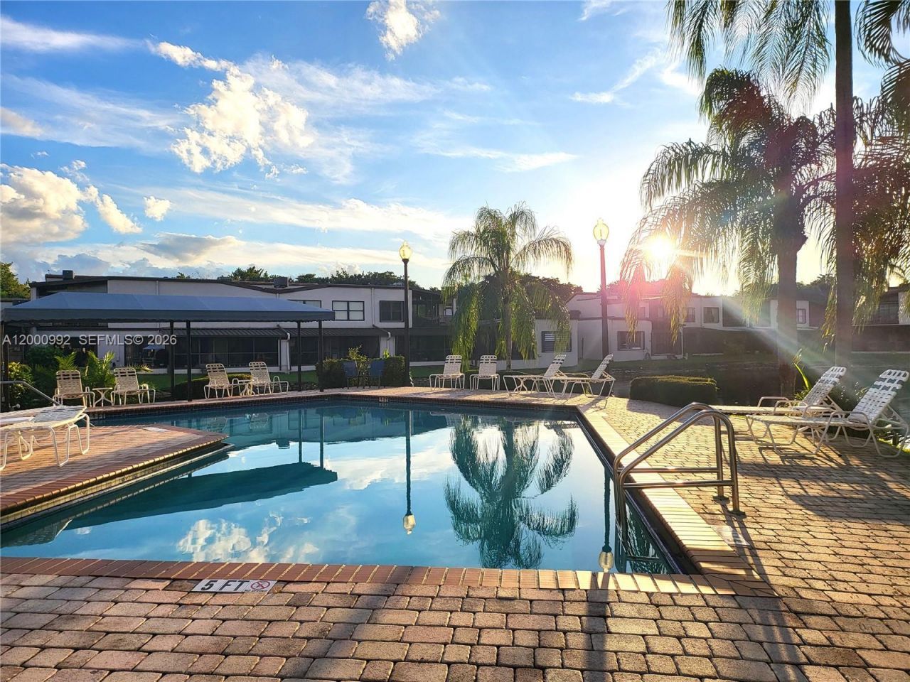 9723 N New River Canal Rd , Unit 416, Plantation, FL 33324 Photo