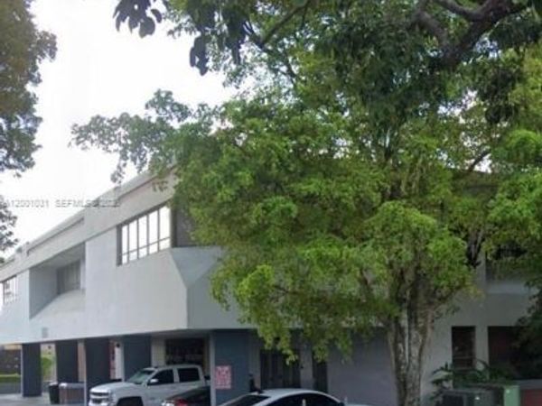 8900 SW 24th St, Miami, FL 33165