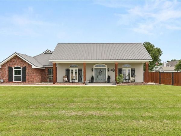 102 SOUTH BAYOU ESTATES Drive, Des Allemands, LA 70030