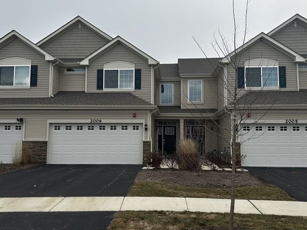 2009 Stuttle Road, Unit 2009, Batavia, IL 60510