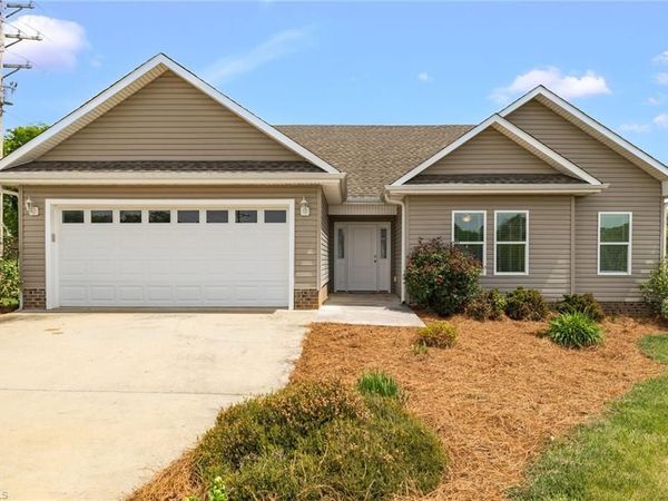126 Applegate Court , Mocksville, NC 27028
