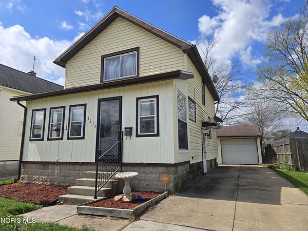 1214 Franklin Avenue, Fremont, OH 43420