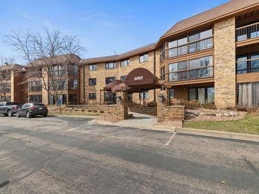 6085 Rowland Road, Unit 312, Minnetonka, MN 55343