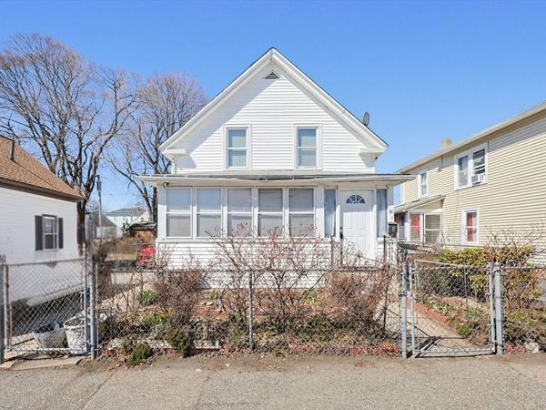 22 Camp St, Worcester, MA 01603