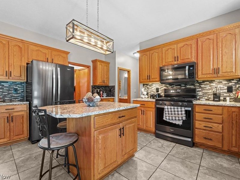 2495 Moredale Circle, Alliance, OH 44601 Photo 7