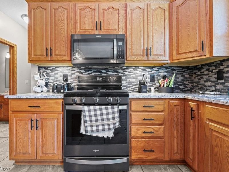 2495 Moredale Circle, Alliance, OH 44601 Photo 8