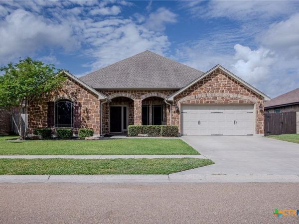 207 Brushy Creek , Victoria, TX 77904