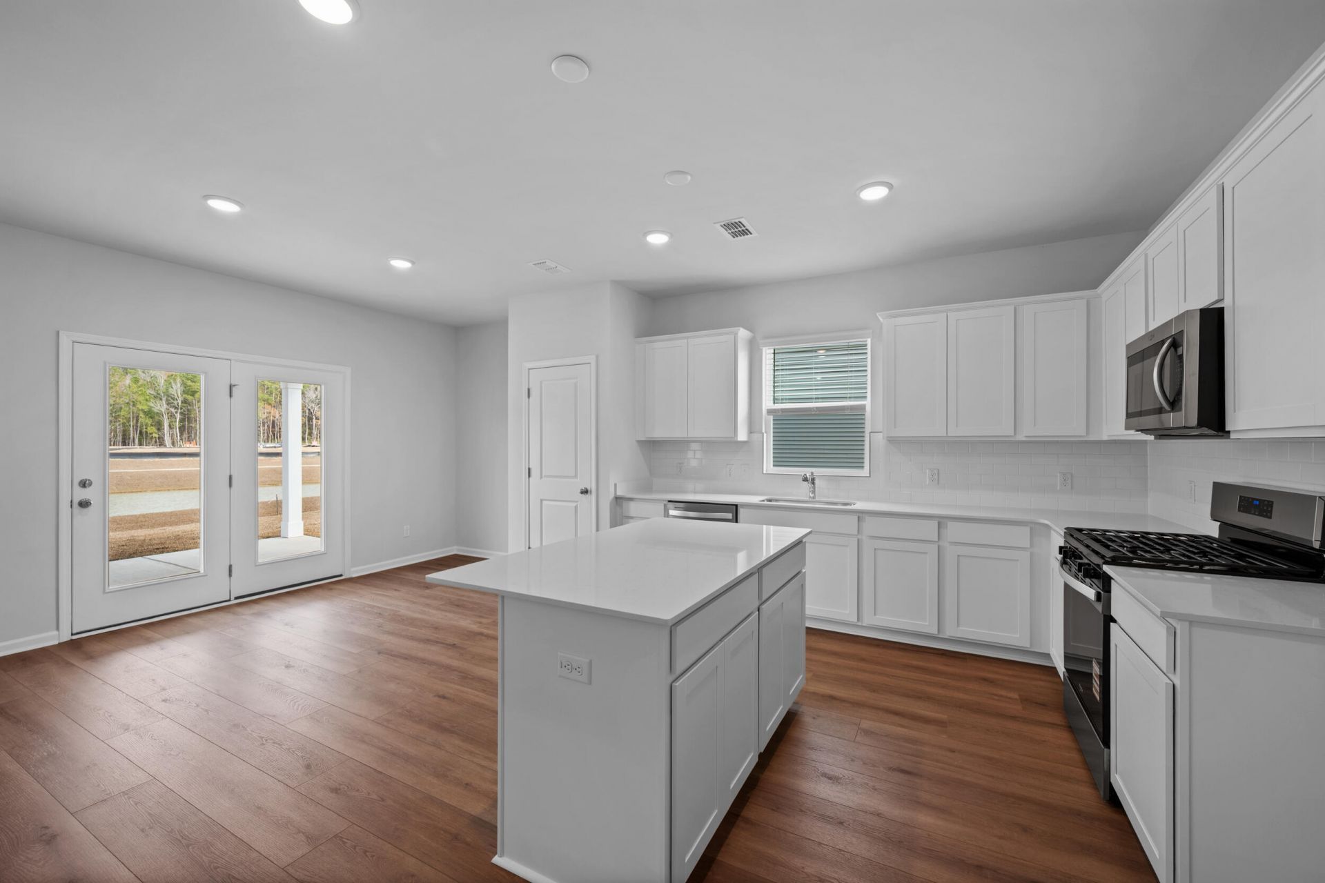 798 Meadowbrook Lane Photo 7