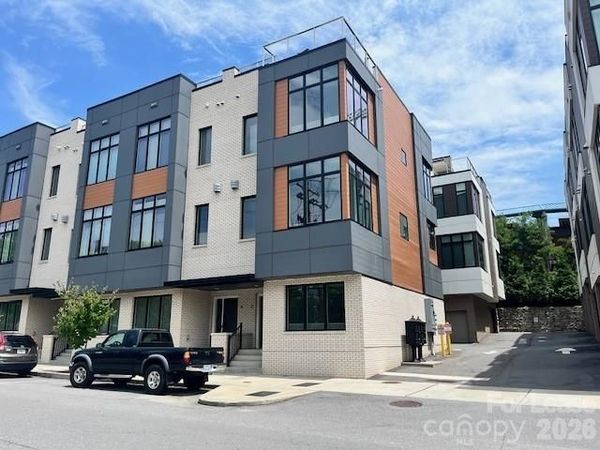 2 Bauhaus Court , Asheville, NC 28801