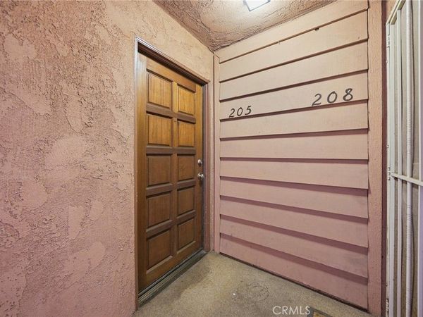 6600 Warner, Unit 205, Huntington Beach, CA 92647