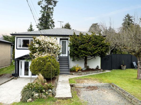 870 Pendene Pl, Saanich, BC V8X 3A1