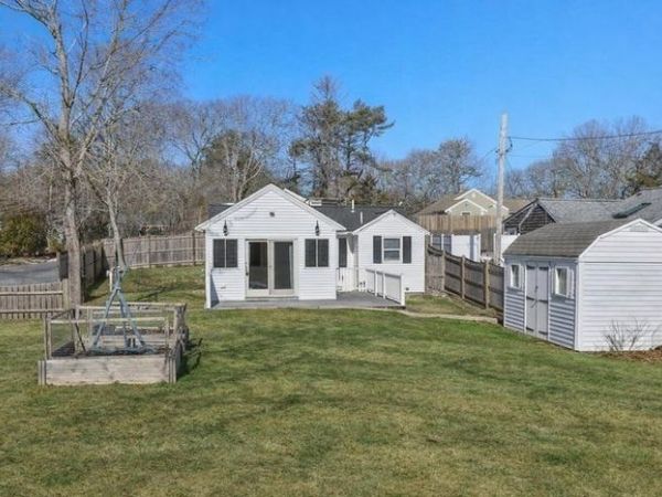 89 Lewis Rd, Yarmouth, MA 02673