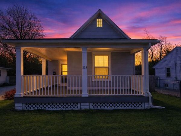 2285 W Center Street , Decatur, IL 62526