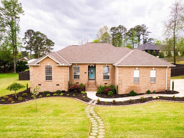904 Skypark Rd, Florence, AL 35634
