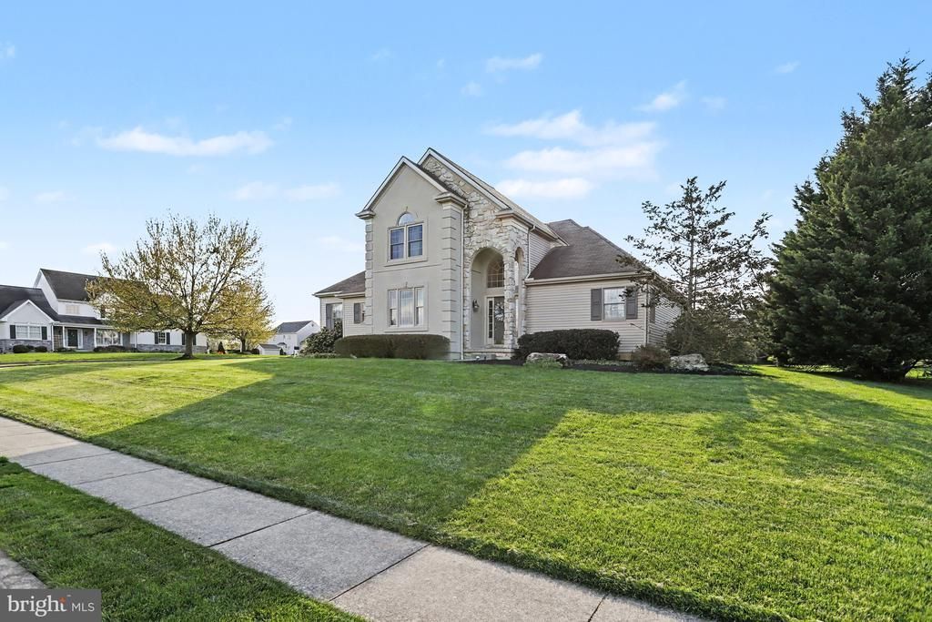 527 FLORIN AVENUE, MOUNT JOY, PA 17552