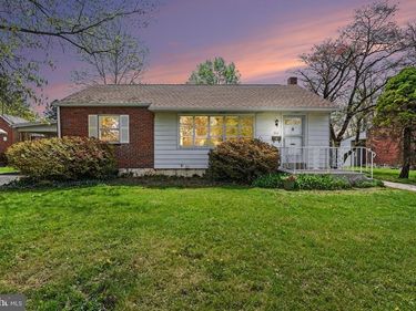 302 E COOVER STREET, MECHANICSBURG, PA 17055