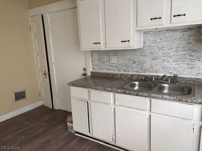 10205 Ostend Avenue, Cleveland, OH 44108 Photo 15