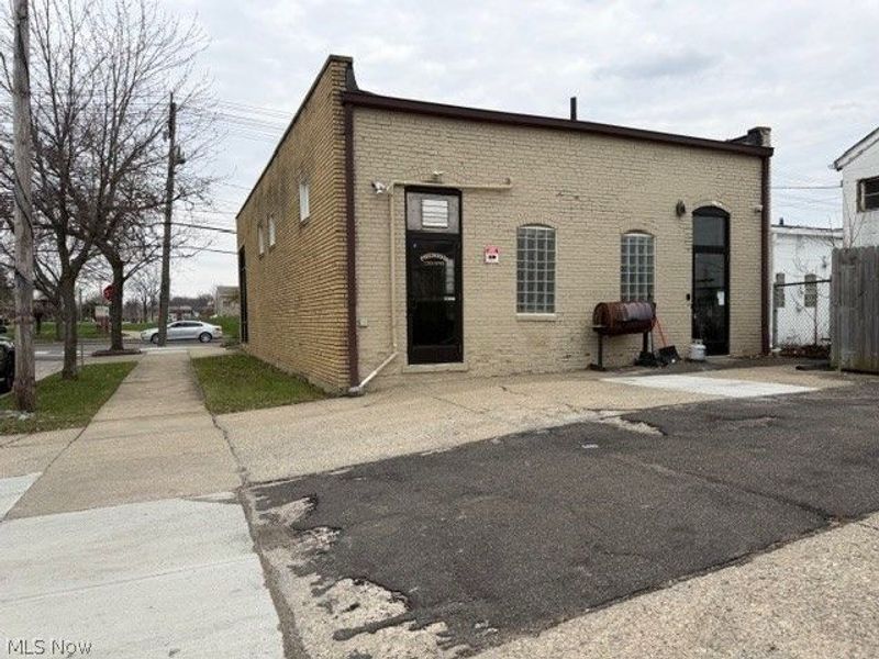 524 E 200th Street, Euclid, OH 44119 Photo 7