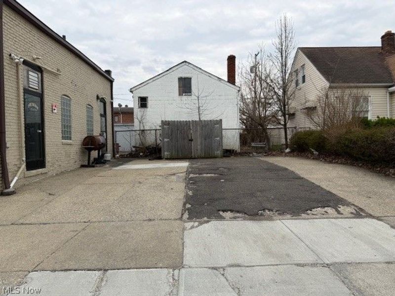 524 E 200th Street, Euclid, OH 44119 Photo 8