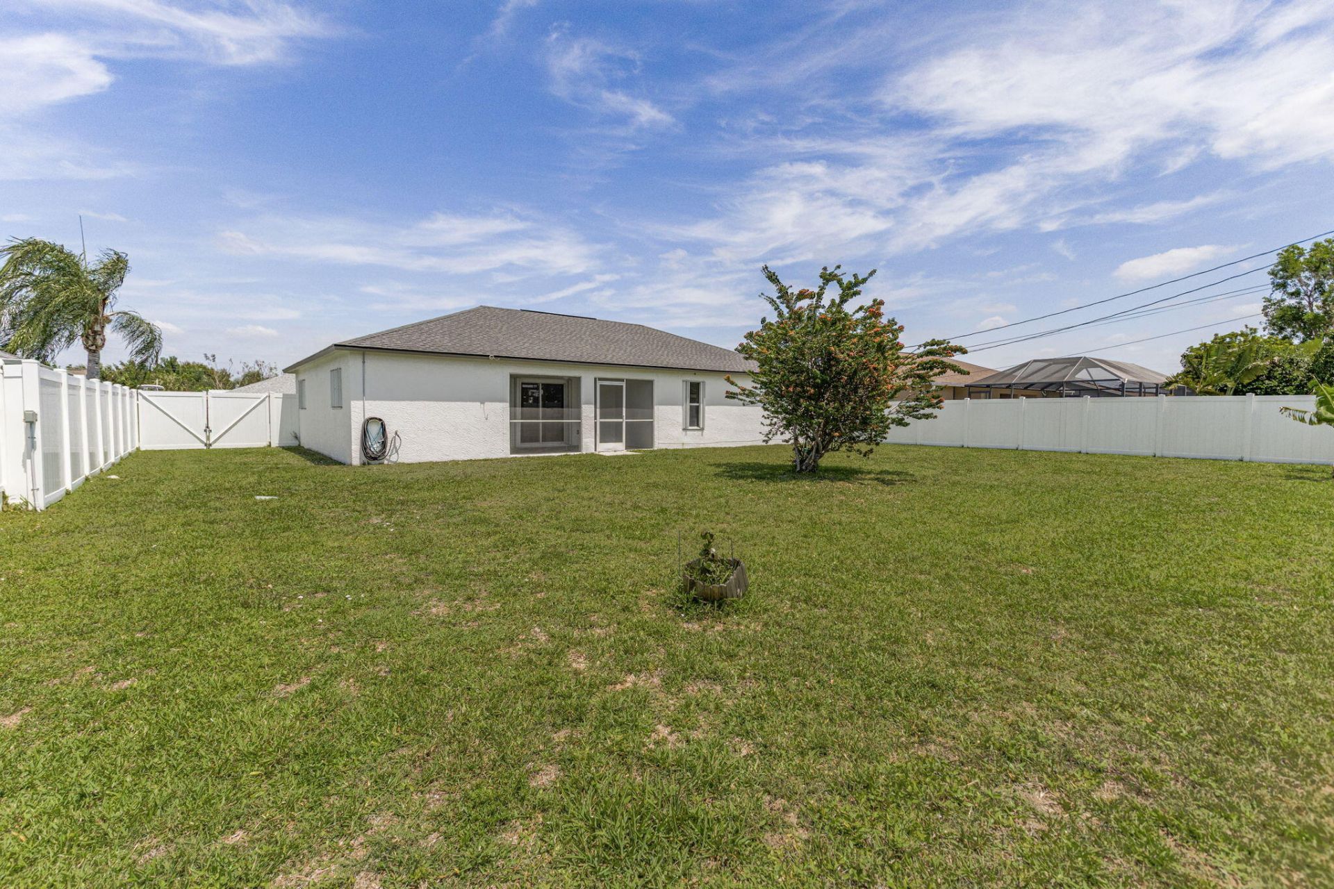 610 SE 21st Lane, Cape Coral, FL 33990 Photo