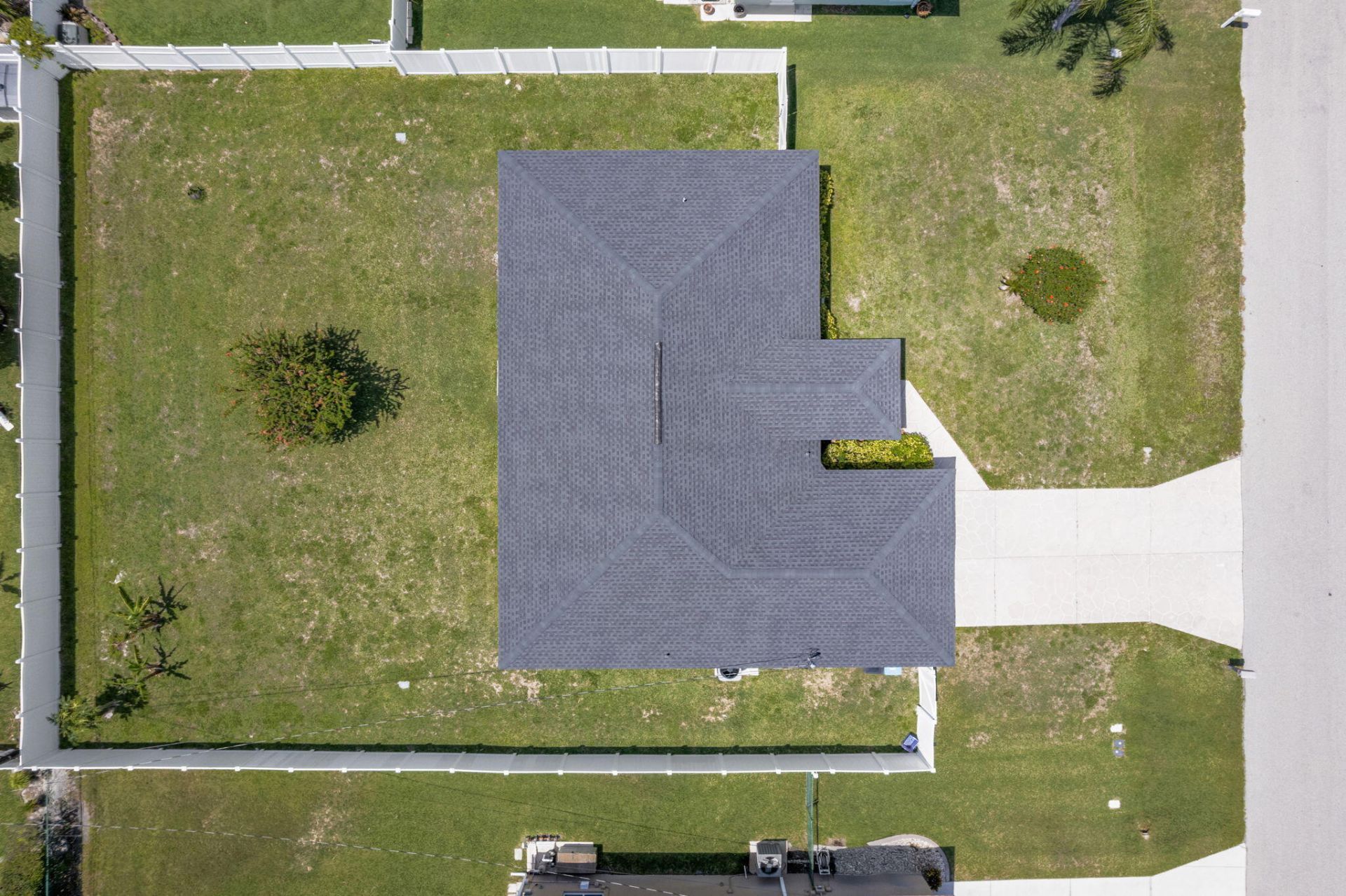 610 SE 21st Lane, Cape Coral, FL 33990 Photo