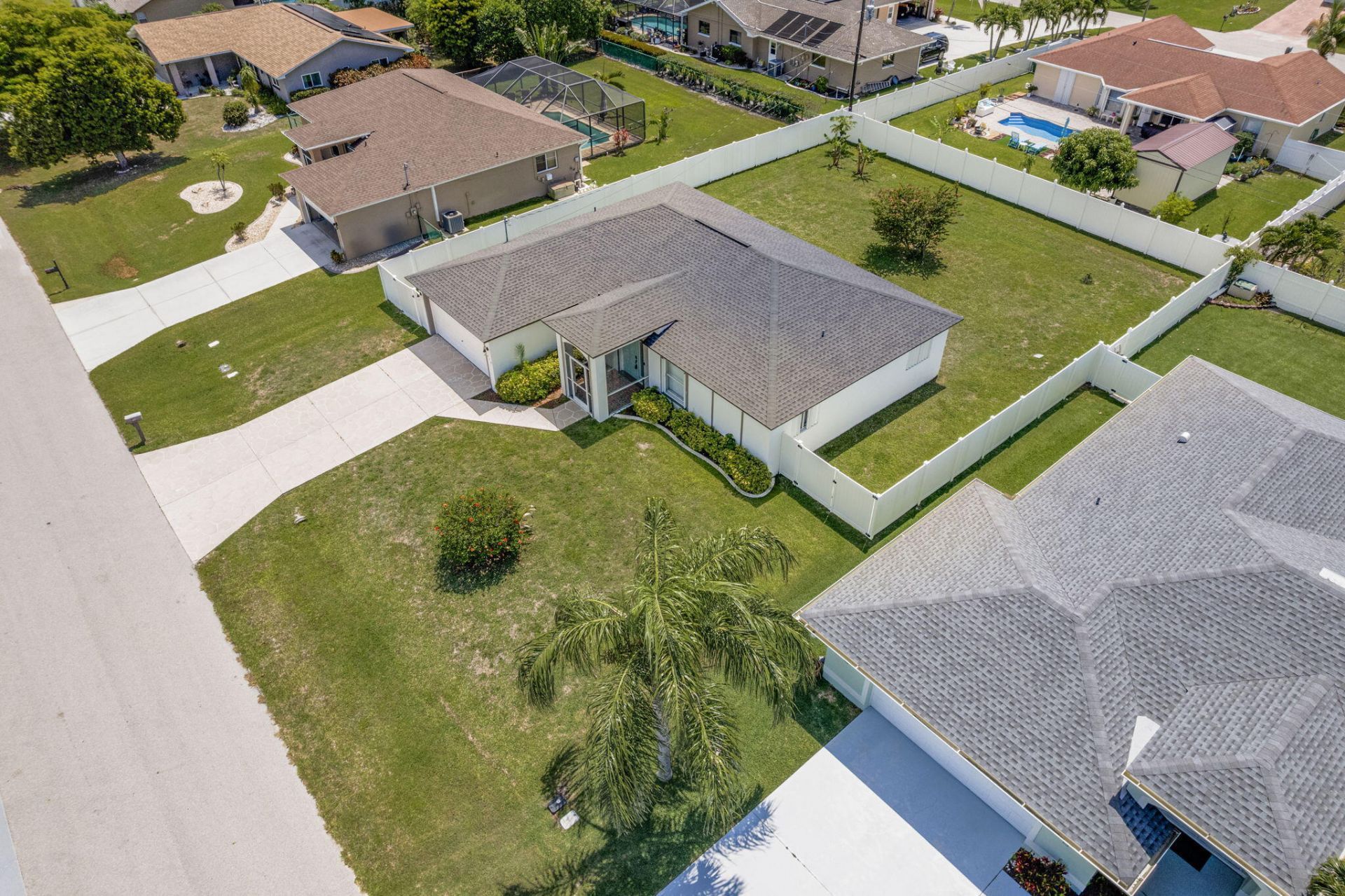 610 SE 21st Lane, Cape Coral, FL 33990 Photo