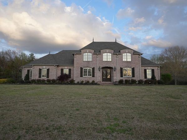 270 FAIR MEADOWS LN, Eads, TN 38028