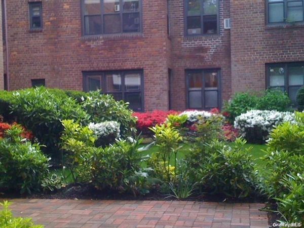 2 Town House Place , Unit 1J, Great Neck Plaza, NY 11021