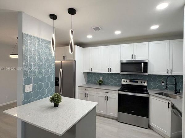 2041 NW 81st Avenue, Unit 426, Pembroke Pines, FL 33024