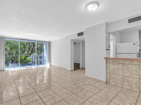 210 Fontainebleau Blvd , Unit 210, Miami, FL 33172