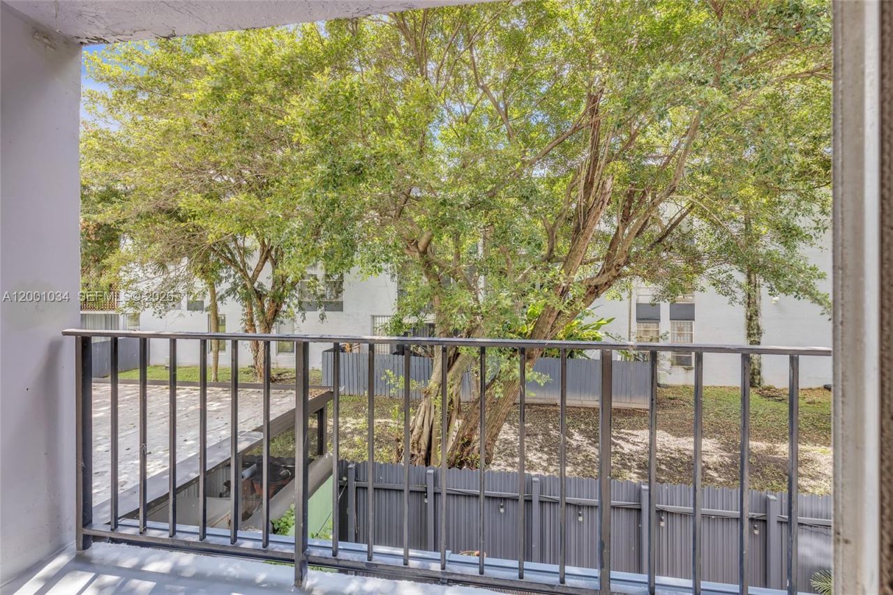 210 Fontainebleau Blvd, Unit 210, Miami, FL 33172 Photo