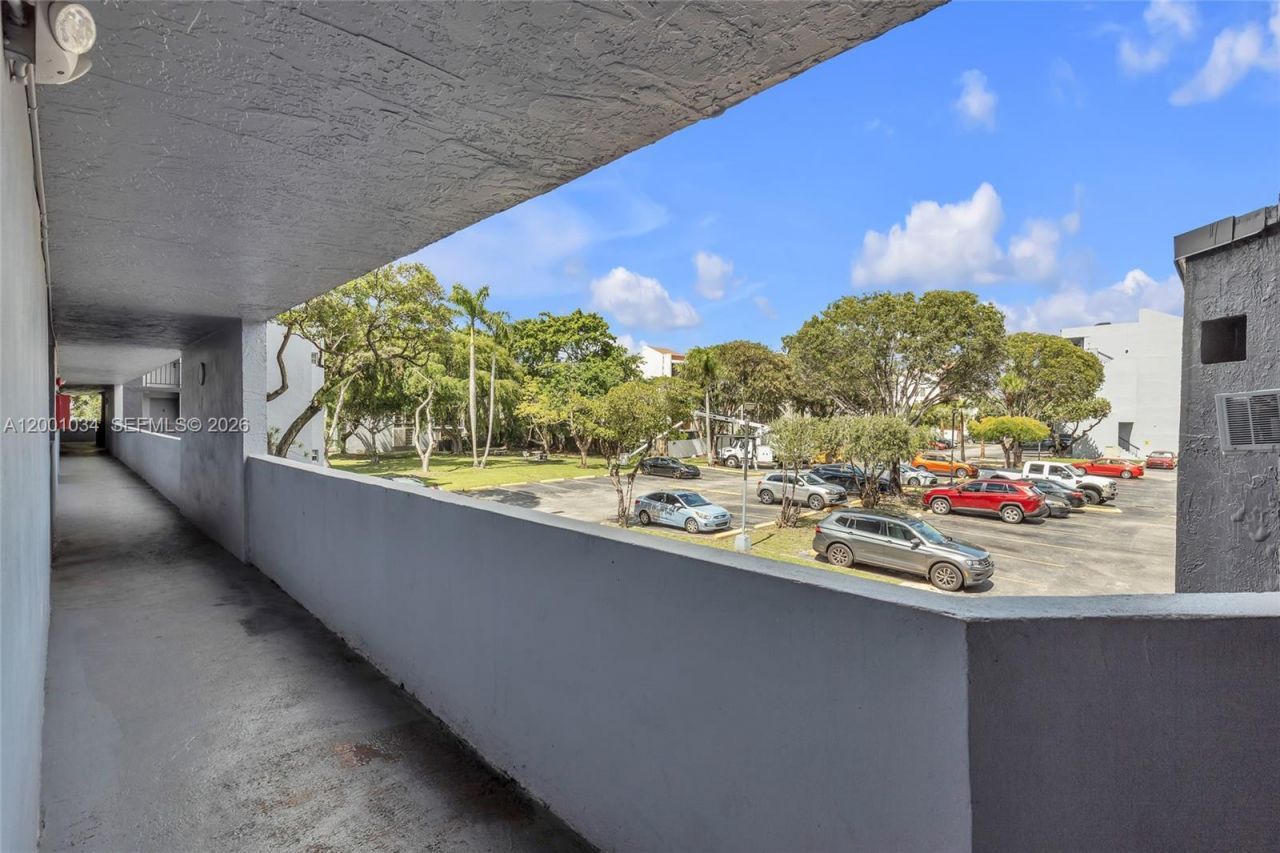 210 Fontainebleau Blvd, Unit 210, Miami, FL 33172 Photo