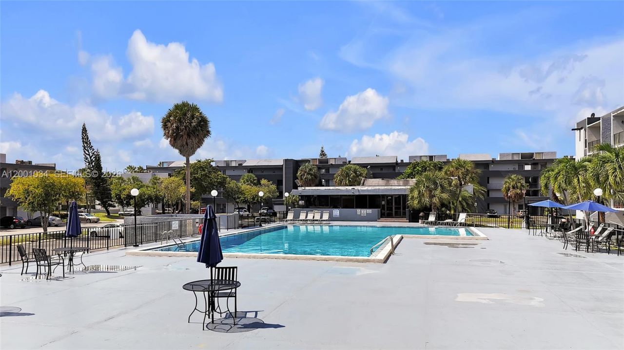 210 Fontainebleau Blvd, Unit 210, Miami, FL 33172 Photo