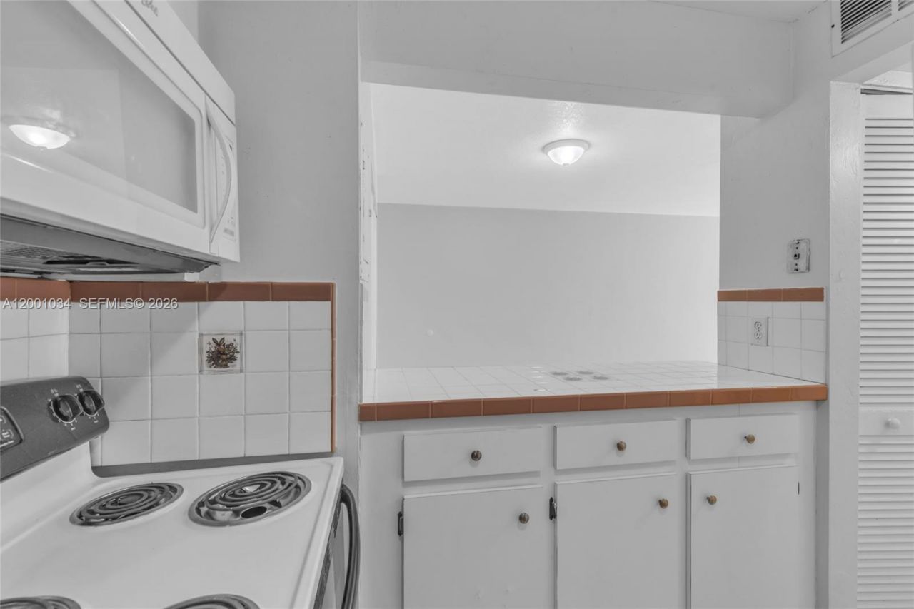 210 Fontainebleau Blvd, Unit 210, Miami, FL 33172 Photo