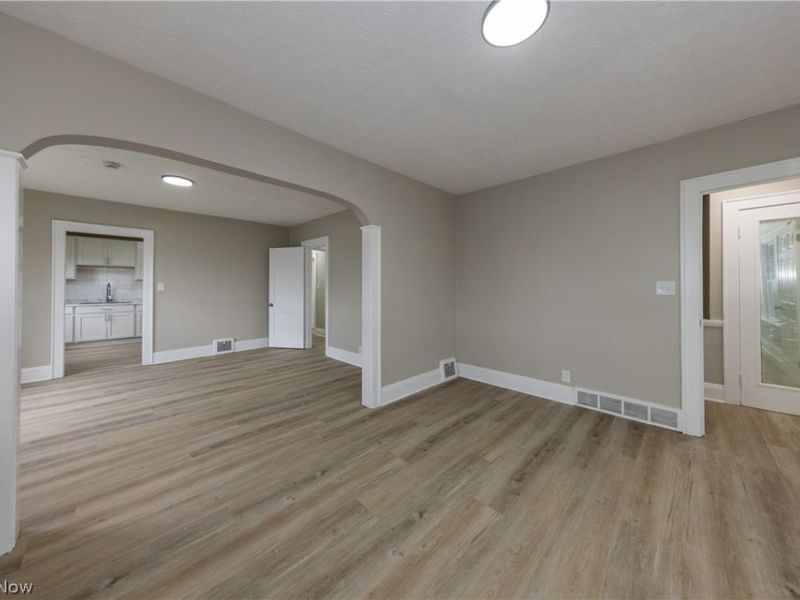 9711 Aetna Road, Cleveland, OH 44105 Photo 24